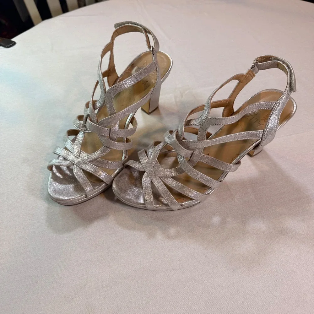 Naturalizer Sandals Womens 8M Silver Metallic Strappy Block Heel Formal Wedding‎